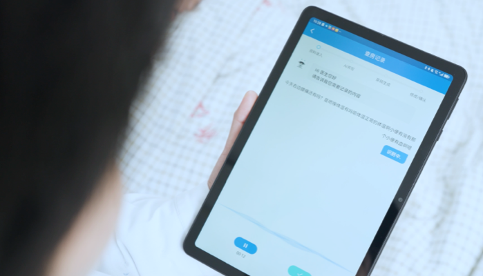 智能语音病历生成界面演示图 - 显示语音转文字和病历自动生成过程